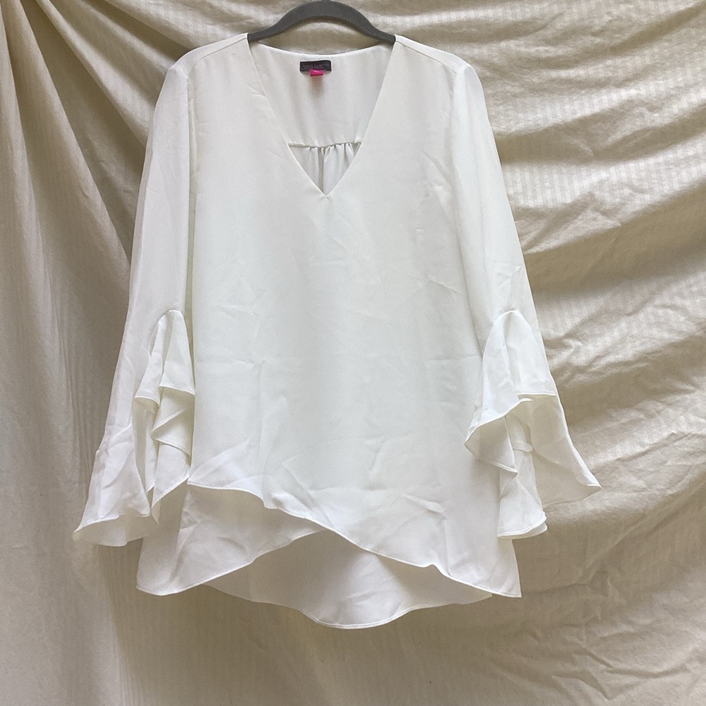Vince Camuto NWT White V-Neck Ruffle Sleeve Blouse, size large